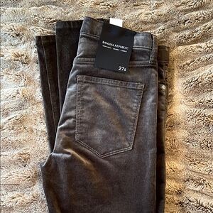 Banana Republic Women's Skinny Jeans - Dark brown velvet.  New 27 short